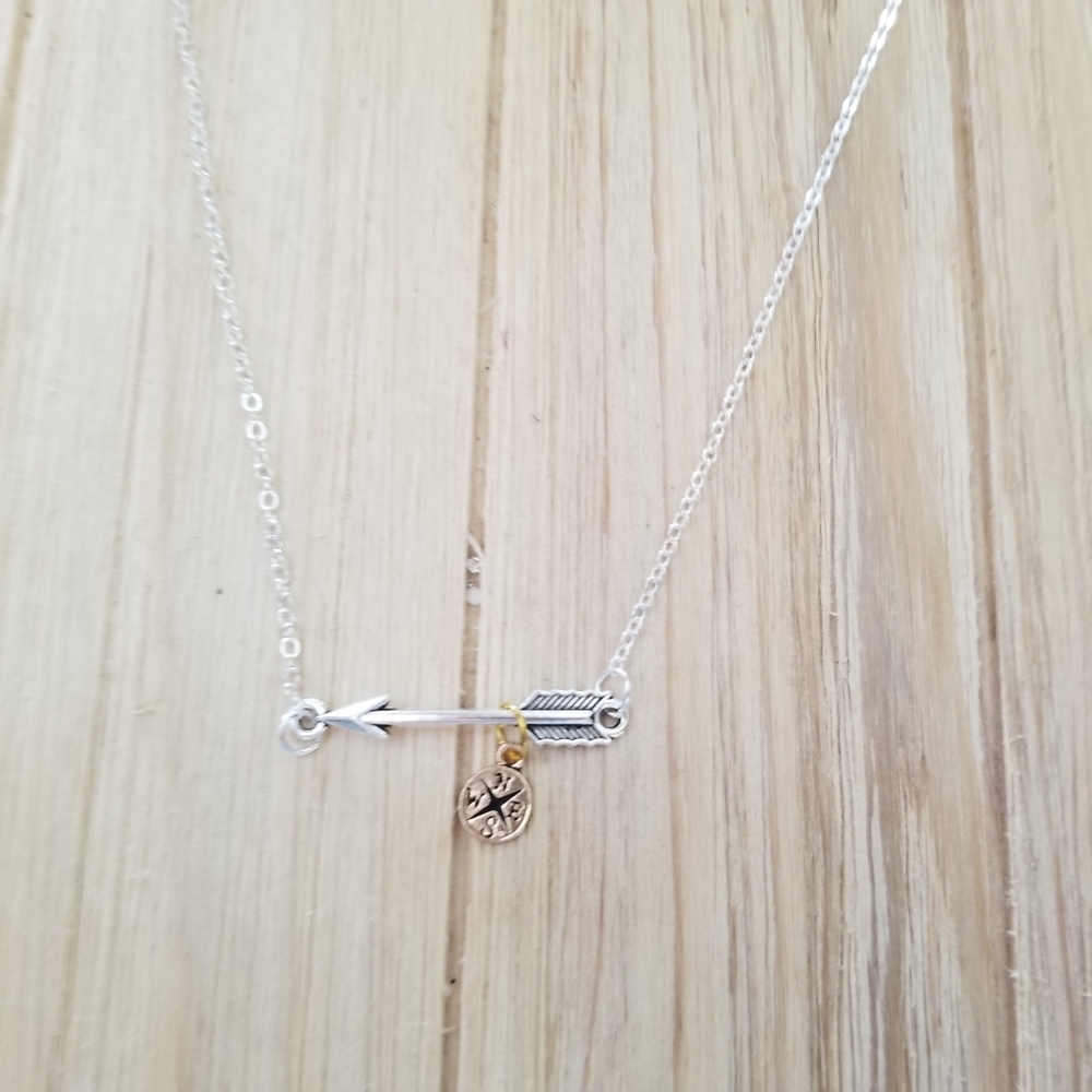 ⏱️⏱️Really Pretty Compass and Arrow necklace - Picture 7 of 9